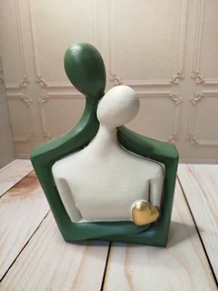 مجسمه آغوش