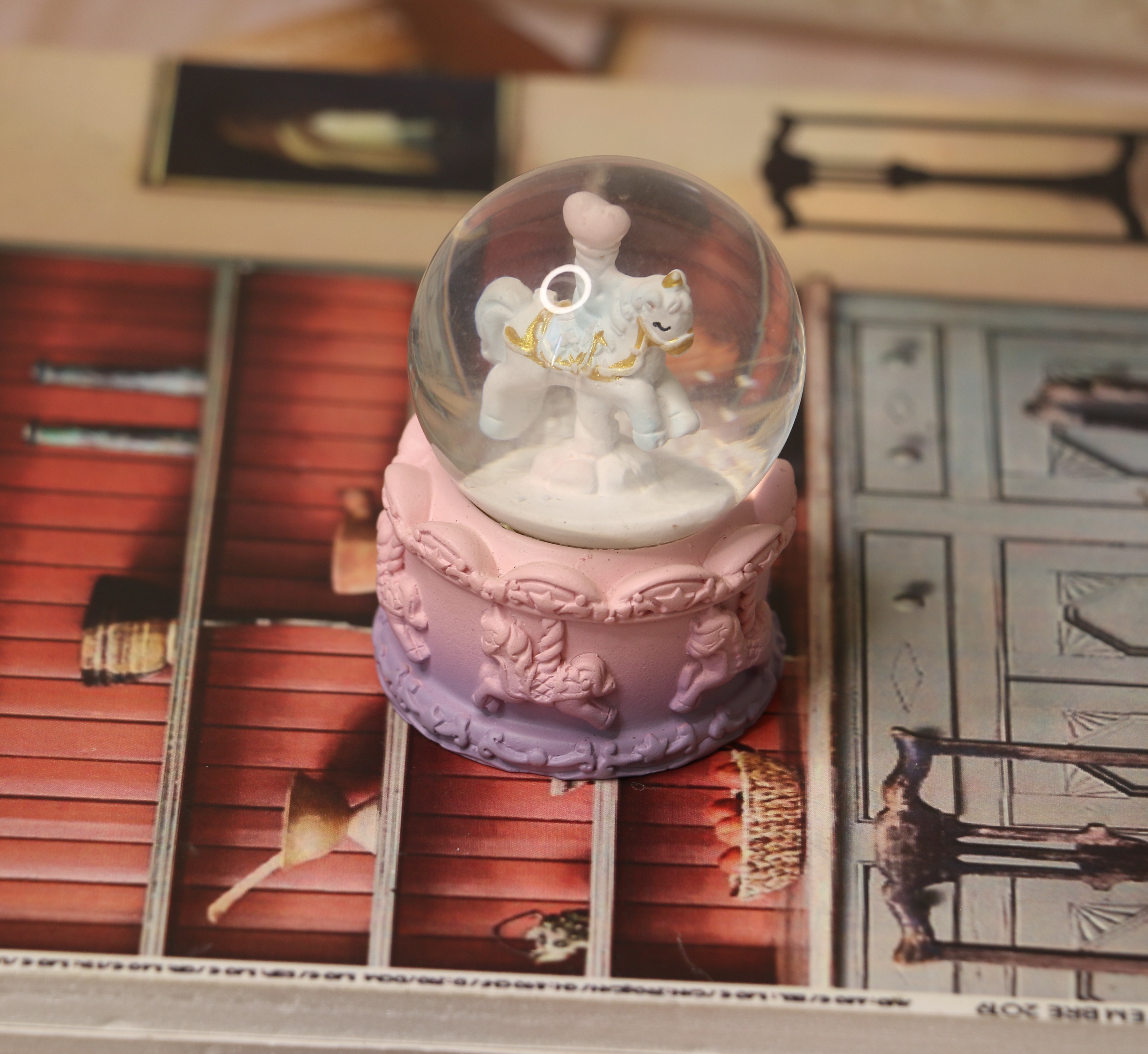 گوی شیشه ای اسب تک شاخ قلبی